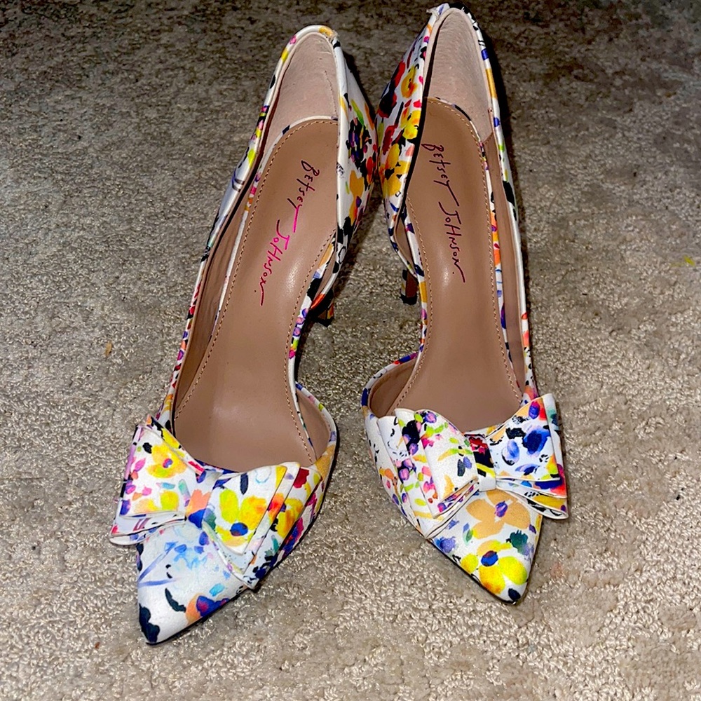 Betsy Johnson Pump